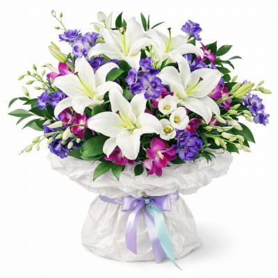 Праздничный букет живых цветов «Фиалковая мечта»