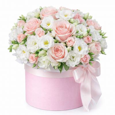 Розы и эустомы в коробке «Волшебство»