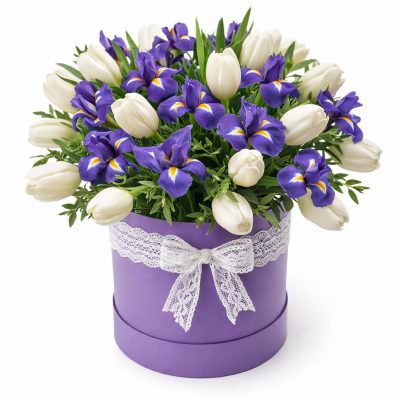 Шляпная коробка с ирисами и тюльпанами «Мелодия»