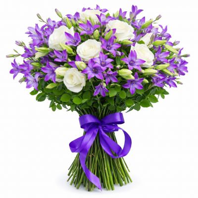 Букет из колокольчиков и эустомы «Небесная свежесть»