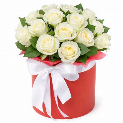 Букет роз в шляпной коробке «Снежная гармония»